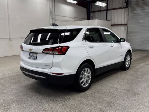 Used 2024 Chevrolet Equinox LT w/ Driver Convenience Package image 17