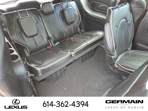 Used 2023 Chrysler Pacifica Limited w/ Uconnect Theater Family Group image 36