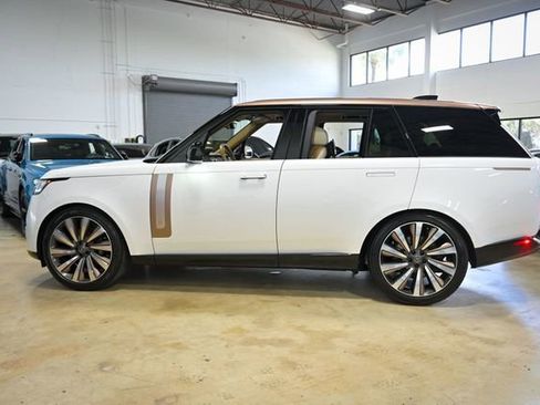 Used 2024 Land Rover Range Rover SV image 8