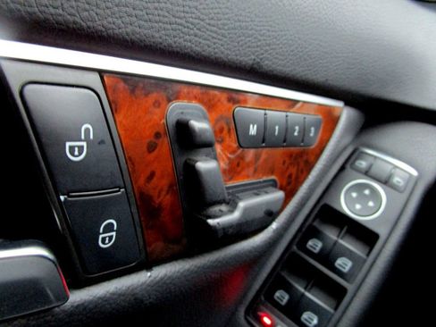 Used 2013 Mercedes-Benz C 250 Sedan image 25