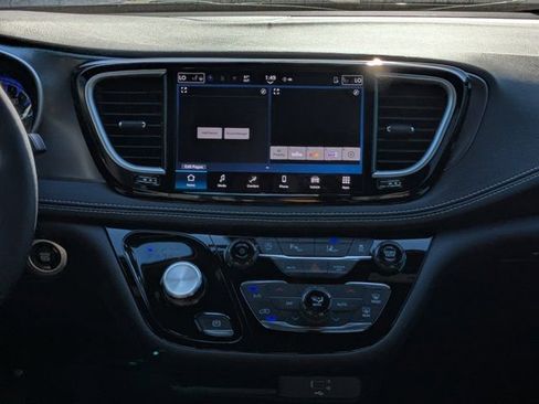 New 2026 Chrysler Pacifica Select image 20