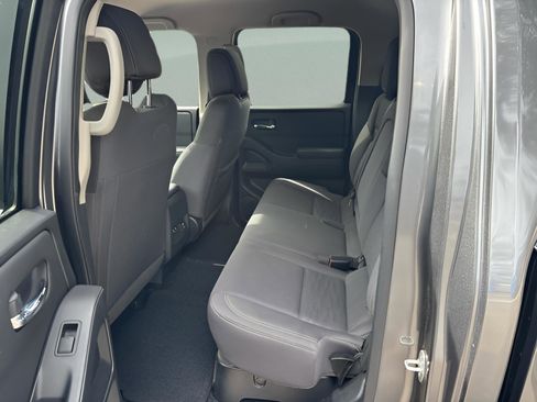 Used 2023 Nissan Frontier SV w/ SV Convenience Package image 22