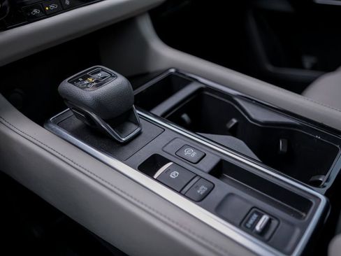 Used 2023 Nissan Pathfinder SV w/ Black Appearance Package image 18