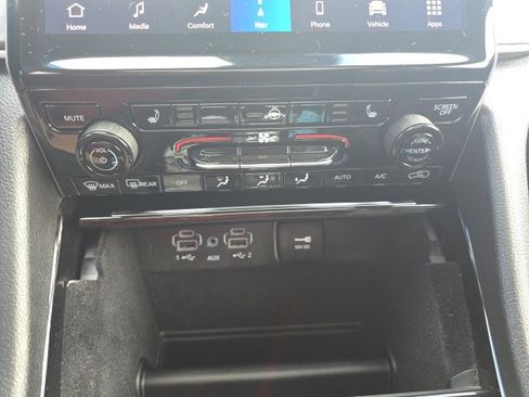 Used 2022 Jeep Grand Cherokee Limited image 25