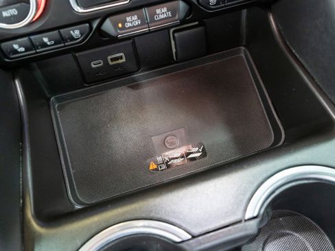 Used 2022 GMC Yukon XL AT4 image 24