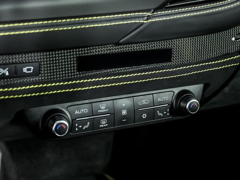 Used 2021 Ferrari F8 Tributo RWD image 33
