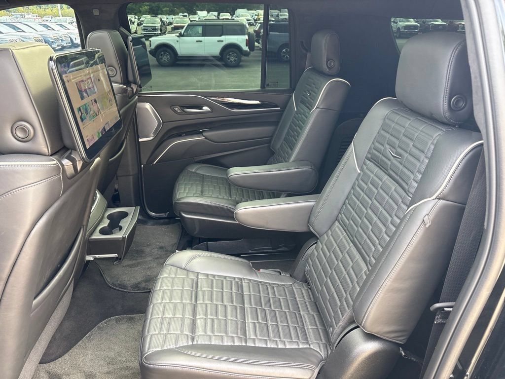 Used 2024 Cadillac Escalade ESV V w/ LPO, ONYX Package AWD/4WD image 8