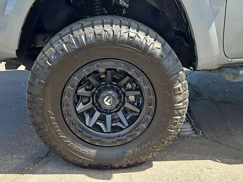 Used 2021 Toyota Tacoma SR5 RWD image 10