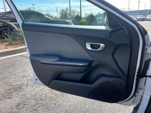 Used 2025 Kia K4 LXS image 18