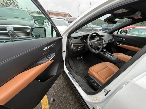 Used 2022 Cadillac XT4 Sport w/ LPO, Onyx Lite Package AWD/4WD image 9