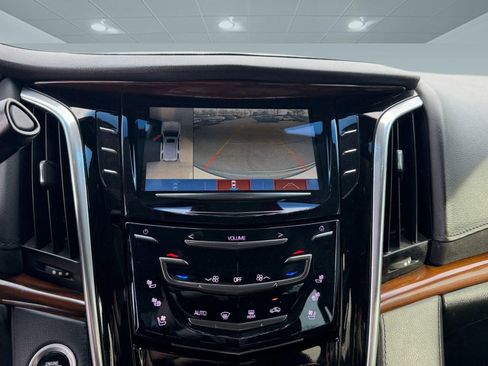 Used 2020 Cadillac Escalade ESV Luxury image 30