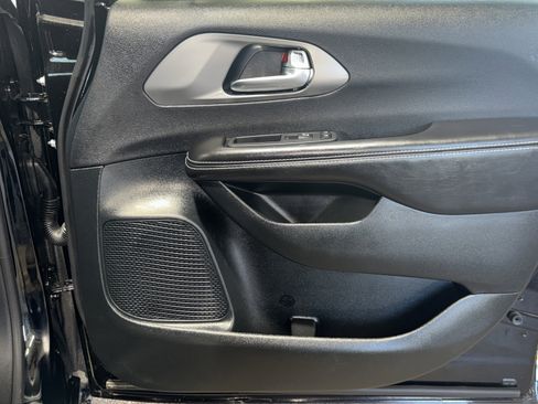 New 2027 Chrysler Pacifica Select AWD/4WD image 34