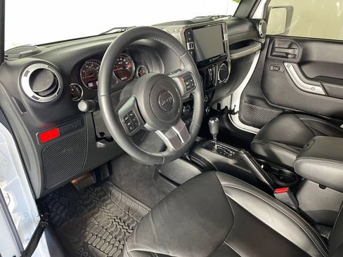 Used 2016 Jeep Wrangler Unlimited Rubicon AWD/4WD image 3