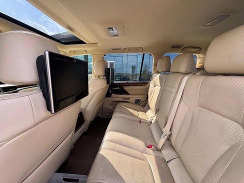 Used 2020 Lexus LX 570 4WD w/ Luxury Package image 2