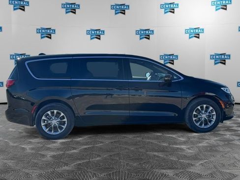 New 2026 Chrysler Pacifica Select AWD/4WD image 6