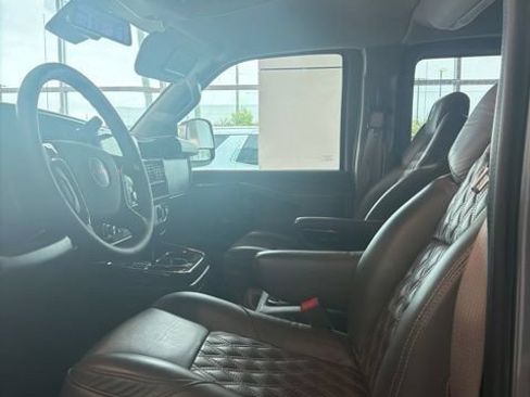 Used 2025 GMC Savana 2500 Extended w/ Driver Convenience Package RWD image 4