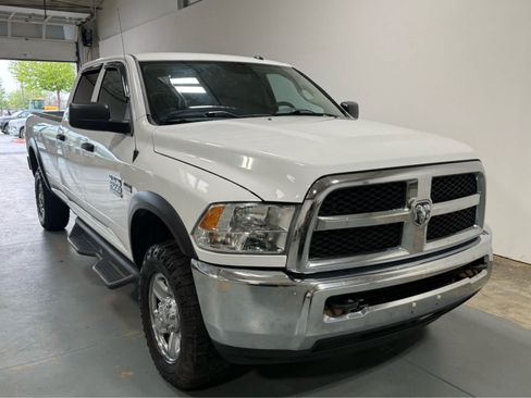 Used 2018 RAM 2500 Tradesman w/ Chrome Appearance Group AWD/4WD image 5