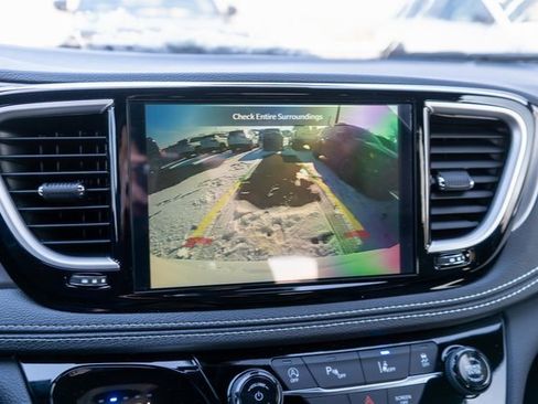 New 2026 Chrysler Pacifica Select image 21