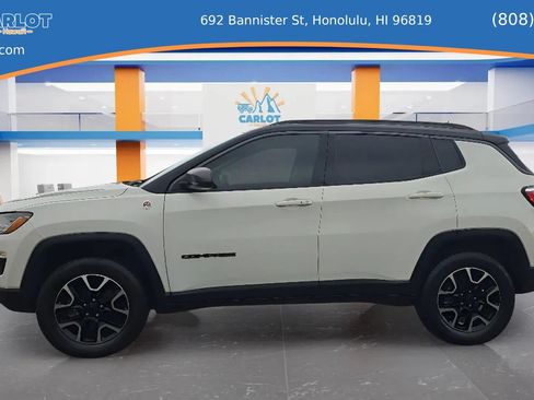 Used 2019 Jeep Cherokee Trailhawk AWD/4WD image 9