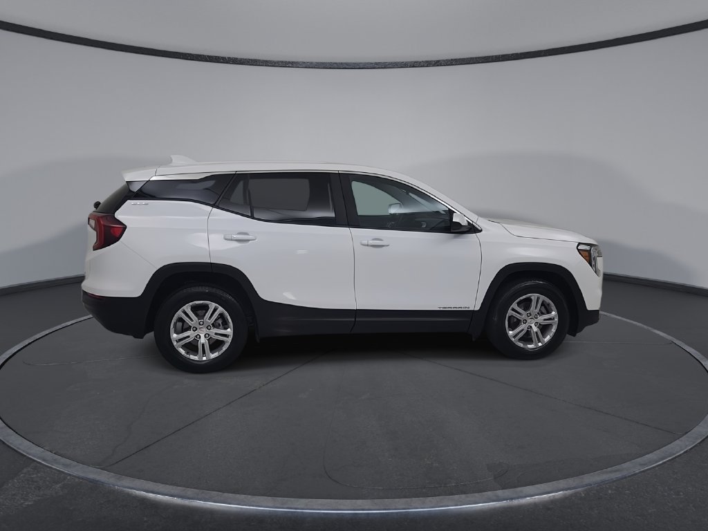 Used 2024 GMC Terrain SLE AWD/4WD image 17