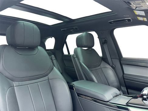 Used 2024 Land Rover Range Rover Sport SE image 45