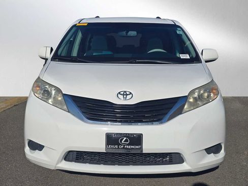 Used 2012 Toyota Sienna LE image 8