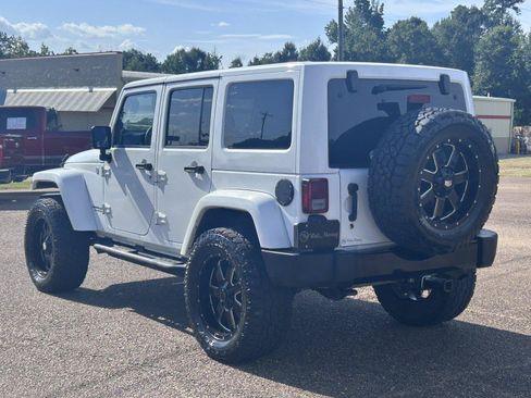 Used 2014 Jeep Wrangler Unlimited Sahara AWD/4WD image 3