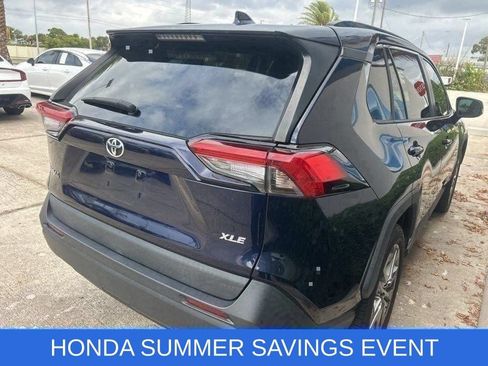 Used 2020 Toyota RAV4 XLE Premium FWD image 7