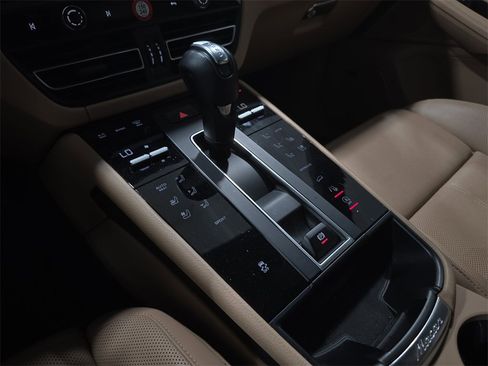 Used 2022 Porsche Macan image 24