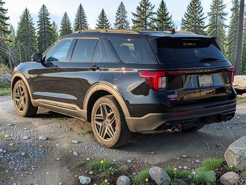 Certified 2025 Ford Explorer ST AWD/4WD image 4