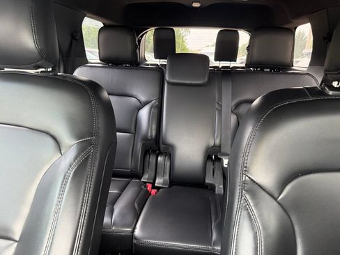 Used 2019 Ford Explorer XLT w/ Equipment Group 202A FWD image 24