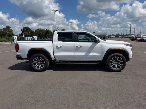 Used 2024 GMC Canyon AT4 w/ AT4 Premium Package AWD/4WD image 4