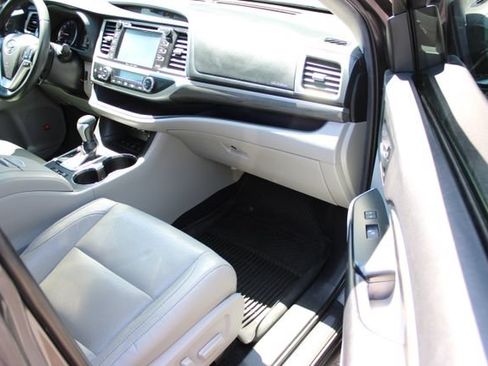Used 2019 Toyota Highlander Limited AWD/4WD image 52