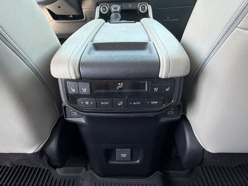 Used 2024 Toyota Grand Highlander AWD image 25