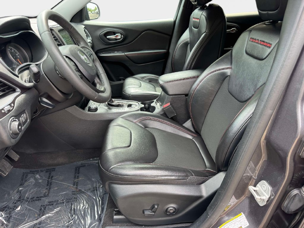 Used 2020 Jeep Cherokee Trailhawk AWD/4WD image 14