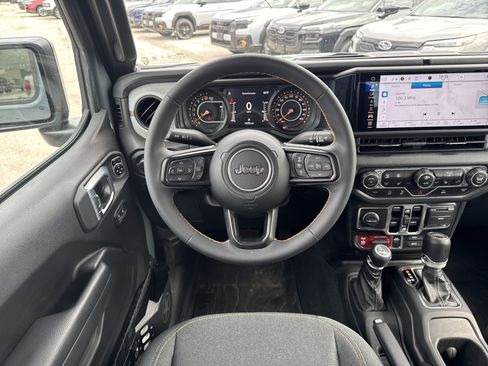 Used 2024 Jeep Gladiator Sport AWD/4WD image 11