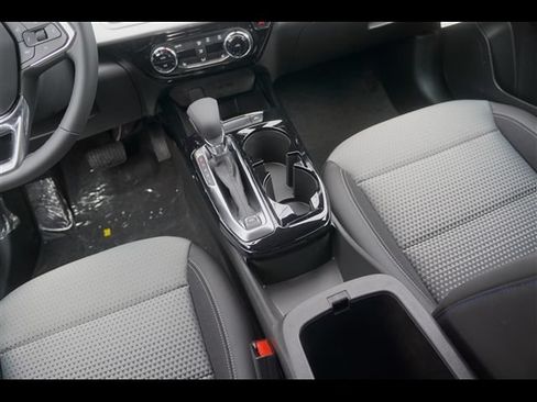 New 2026 Chevrolet Trax LT w/ LT Convenience Package FWD image 13