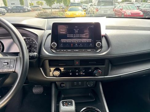 Used 2024 Nissan Rogue S AWD/4WD image 20