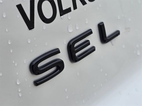 New 2026 Volkswagen Atlas Cross Sport SEL R-Line image 8