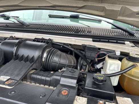 Used 2006 Ford E-350 and Econoline 350 XLT RWD image 11