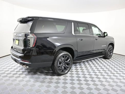 New 2026 Chevrolet Suburban Premier image 6
