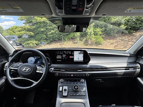 Used 2024 Hyundai Palisade Limited FWD image 18