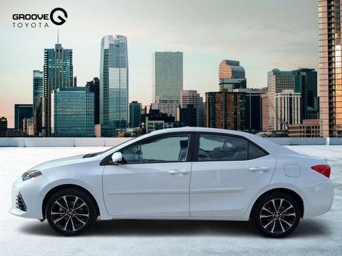 Used 2019 Toyota Corolla SE image 2
