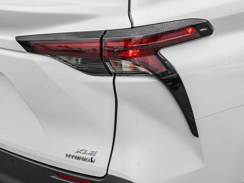 Certified 2023 Toyota Sienna XLE image 10