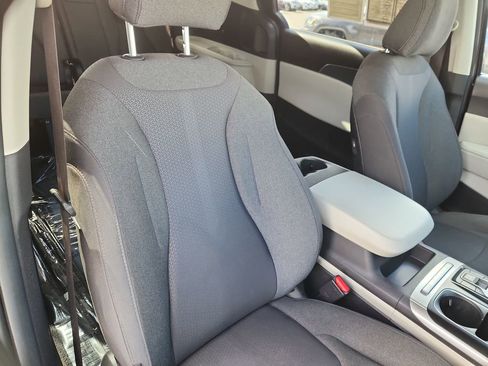 Used 2024 Kia Carnival LX FWD image 15
