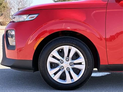 Used 2022 Kia Soul LX image 13