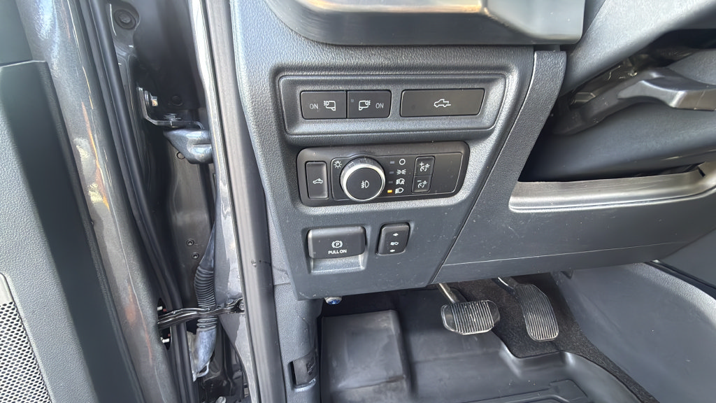 Used 2022 Ford F150 Lariat w/ Max Trailer Tow Package AWD/4WD image 34
