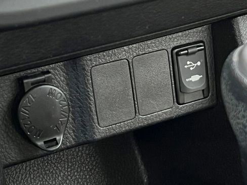 Used 2014 Toyota Corolla LE image 22