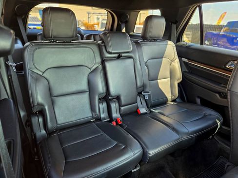 Used 2018 Ford Explorer Limited image 12