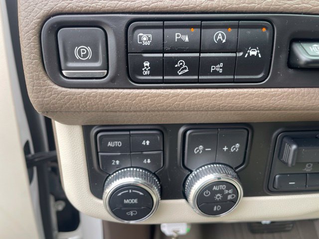 Used 2023 GMC Yukon XL Denali w/ Advanced Technology Package AWD/4WD image 8